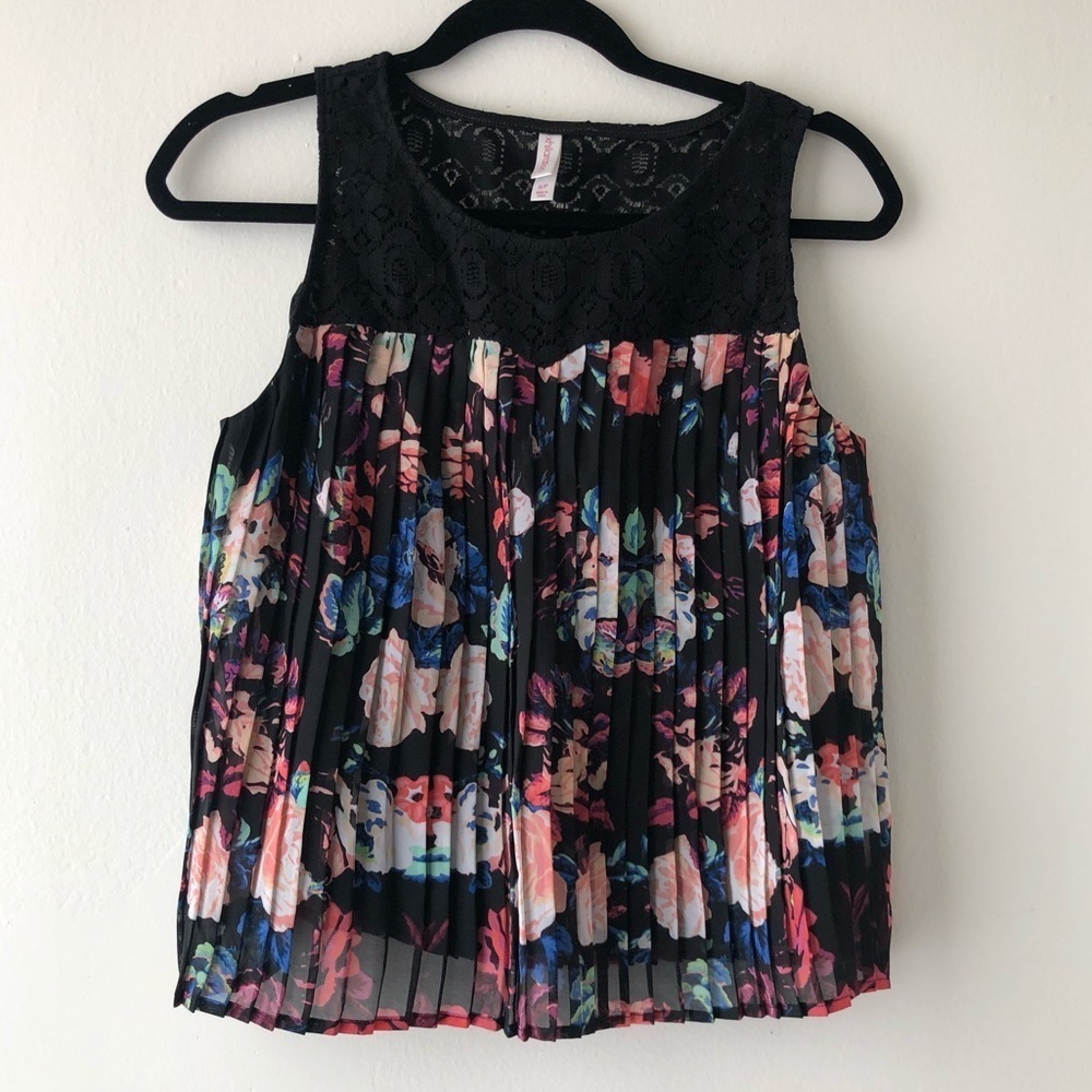 🛍4/$25!Floral Print Accordion Pleat Lace Yoke Top